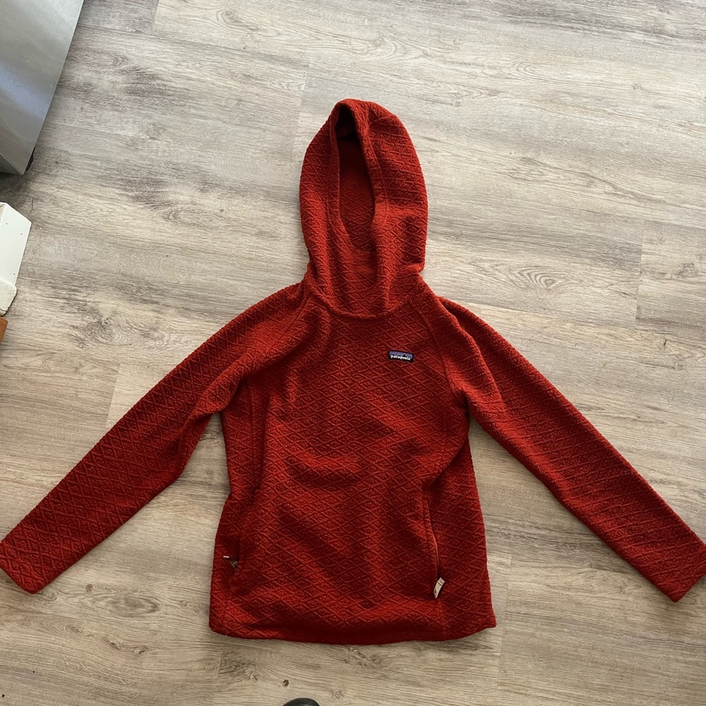 Patagonia fleece. 1 large pocket in front
